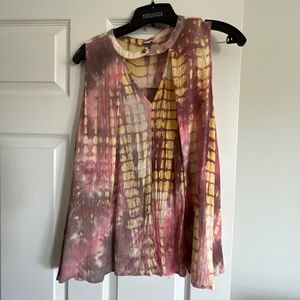 Umgee keyhole sleeveless top